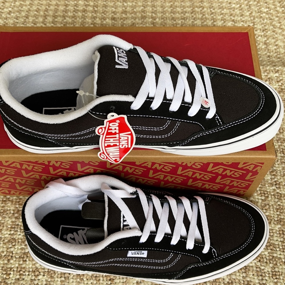 Vans Bearcat Black/White Men’s Bearcat
Black/White
VN000DT2BZW
Sneakers - Picture 4 of 16